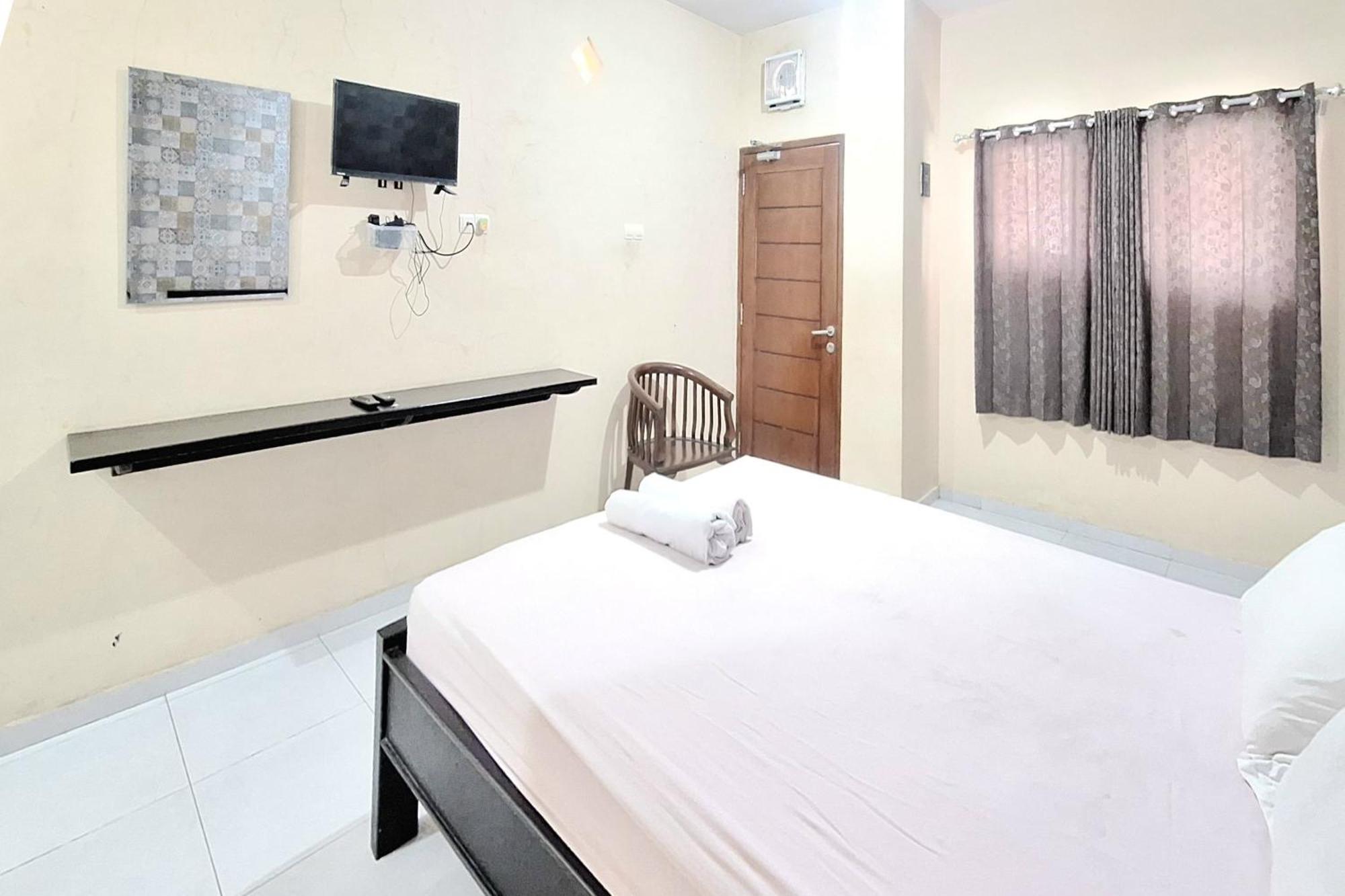 Villa Bukit Bunga Syariah Redpartner Pacet Mojokerto Exterior foto
